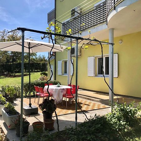 Ferienwohnung Goldfinch Estate Banjole Exterior foto