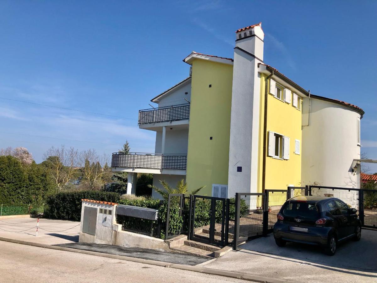Ferienwohnung Goldfinch Estate Banjole Exterior foto