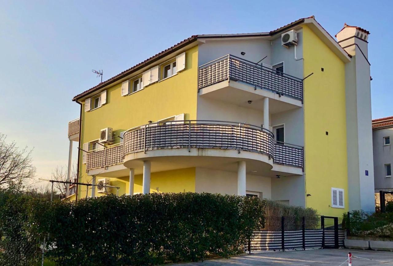 Ferienwohnung Goldfinch Estate Banjole Exterior foto